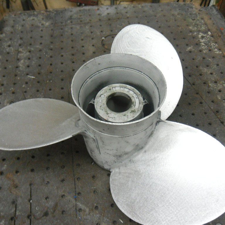Hélice en aluminium après l'étape du sablage